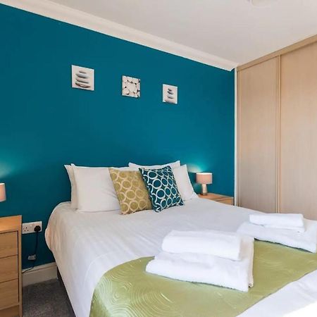 Godwin Court Apartments Суиндън Екстериор снимка