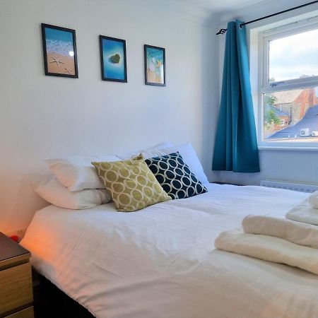 Godwin Court Apartments Суиндън Екстериор снимка