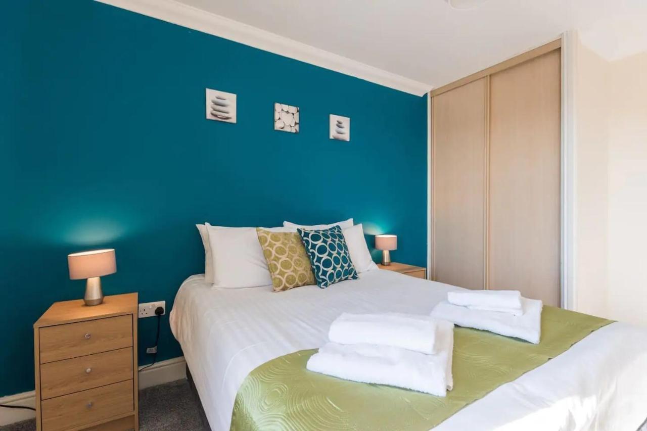 Godwin Court Apartments Суиндън Екстериор снимка