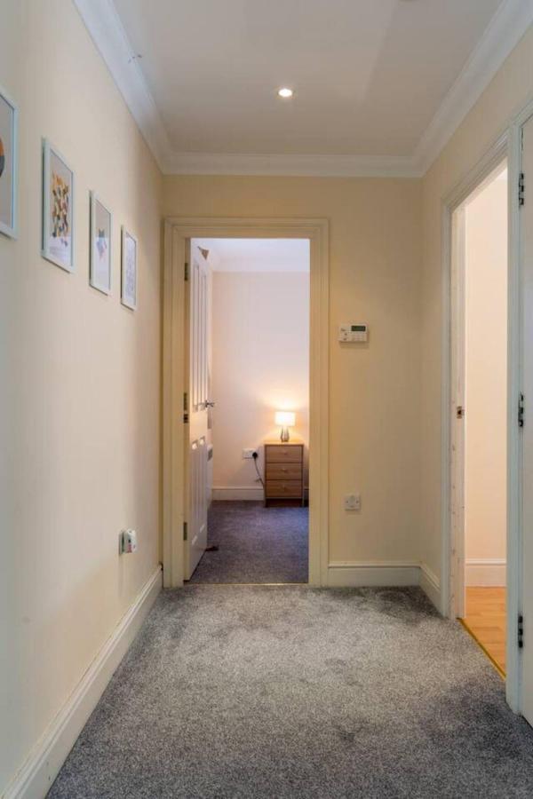Godwin Court Apartments Суиндън Екстериор снимка