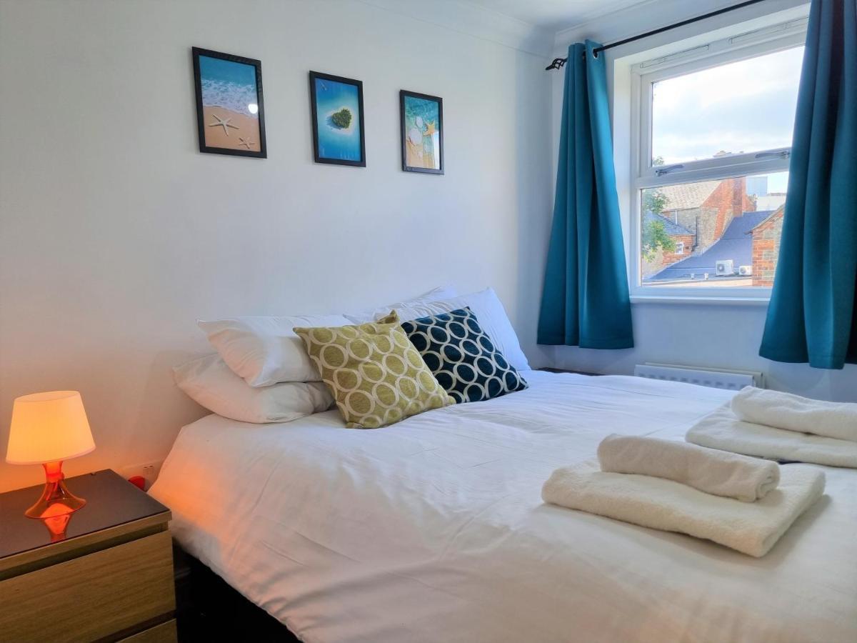 Godwin Court Apartments Суиндън Екстериор снимка
