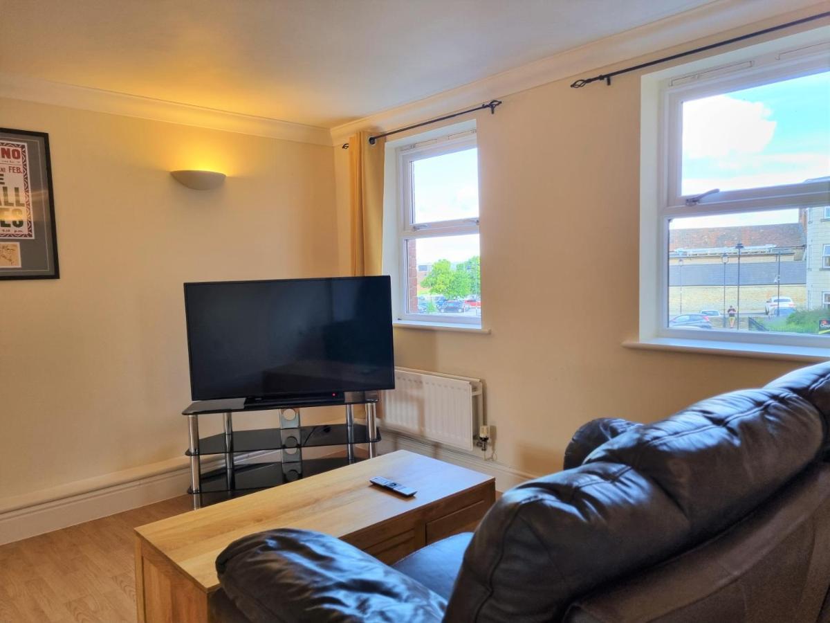 Godwin Court Apartments Суиндън Екстериор снимка
