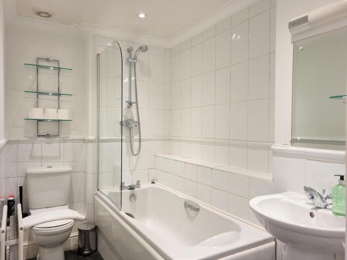 Godwin Court Apartments Суиндън Екстериор снимка