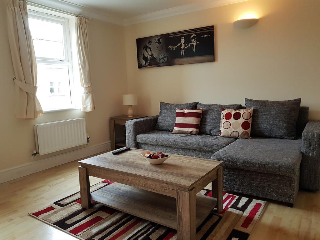 Godwin Court Apartments Суиндън Екстериор снимка