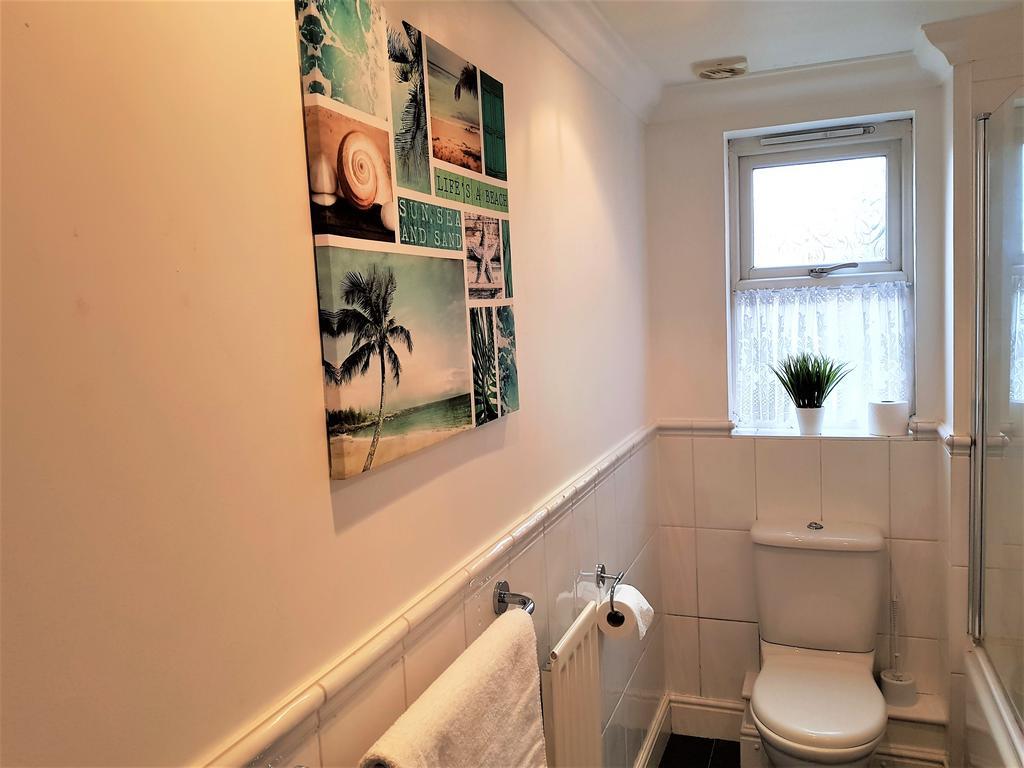 Godwin Court Apartments Суиндън Екстериор снимка